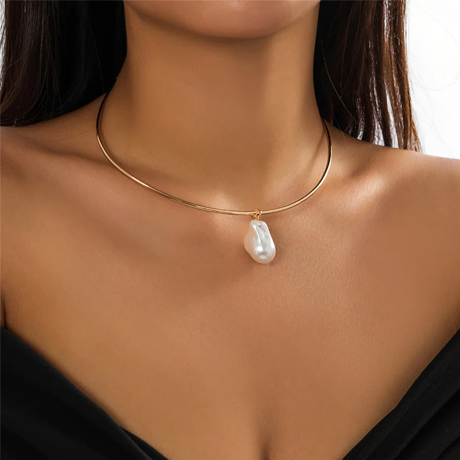 Collier Avec Pendentif en Perle